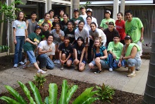 CTAHR Scholarship recipients participate in Manoa Makeover